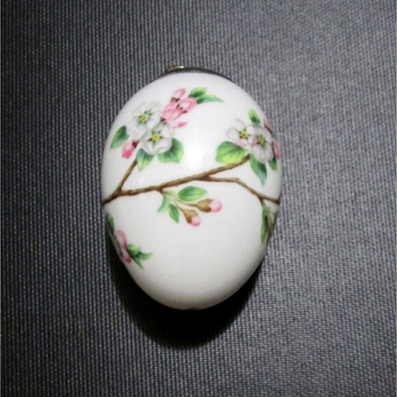 Royal Copenhagen Apple Branch Porcelain Easter Egg Ornament With Box - Picture 4 of 10